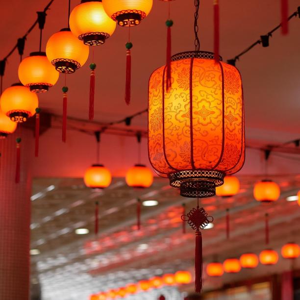 zyariv-chinese-lanterns-6591598_1920.jpg