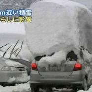 auto_con_metri_di_neve_sopra.jpg